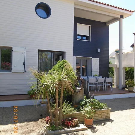 Les Algues Du Grau Bed & Breakfast 3*